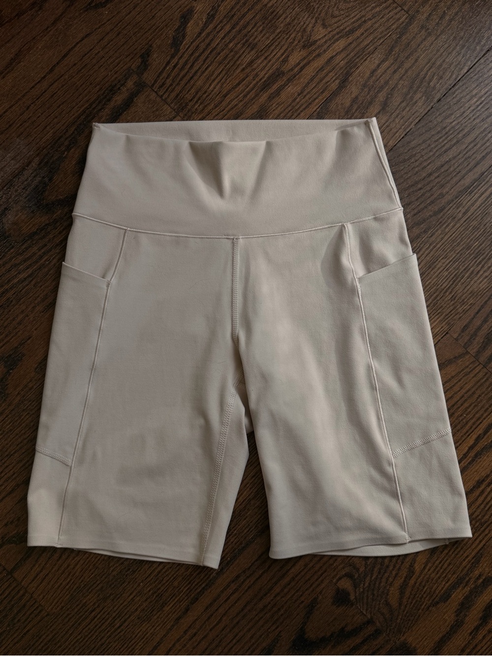 Uniqlo High-Waist Bike Shorts with Side Pockets in Light Beige